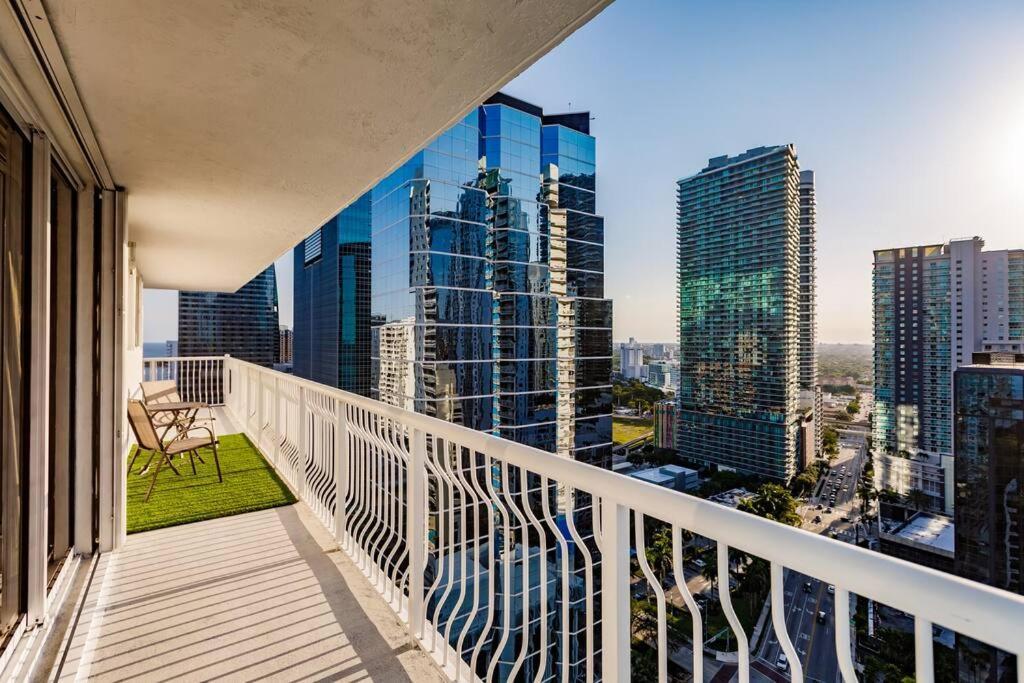 Upscale Brickell 3 Bedroom With Water Views And Free Parking Miami Luaran gambar