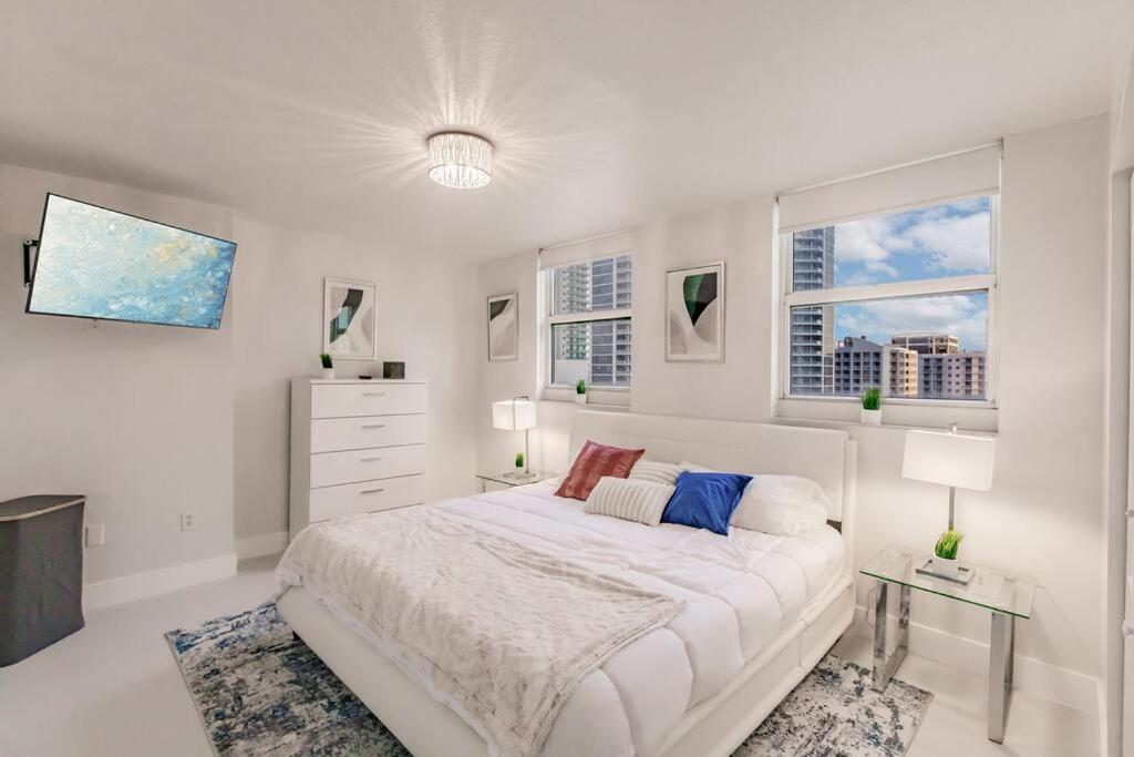 Upscale Brickell 3 Bedroom With Water Views And Free Parking Miami Luaran gambar