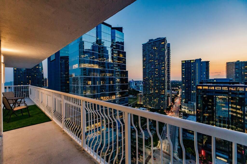 Upscale Brickell 3 Bedroom With Water Views And Free Parking Miami Luaran gambar