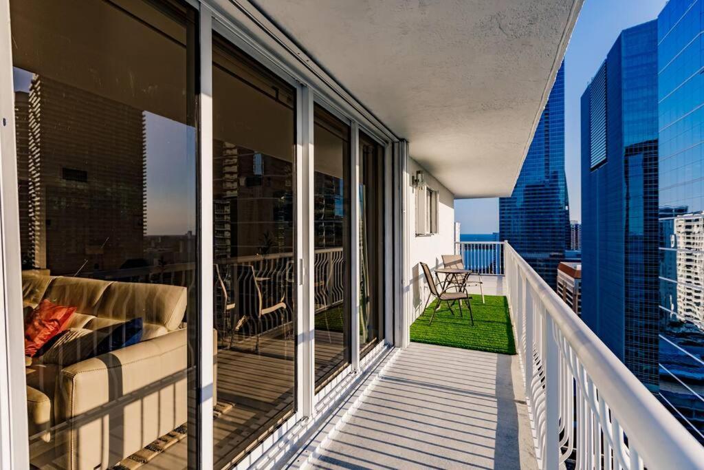 Upscale Brickell 3 Bedroom With Water Views And Free Parking Miami Luaran gambar