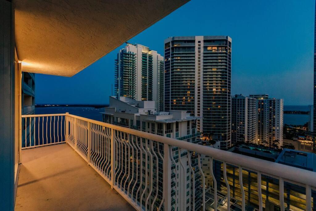 Upscale Brickell 3 Bedroom With Water Views And Free Parking Miami Luaran gambar