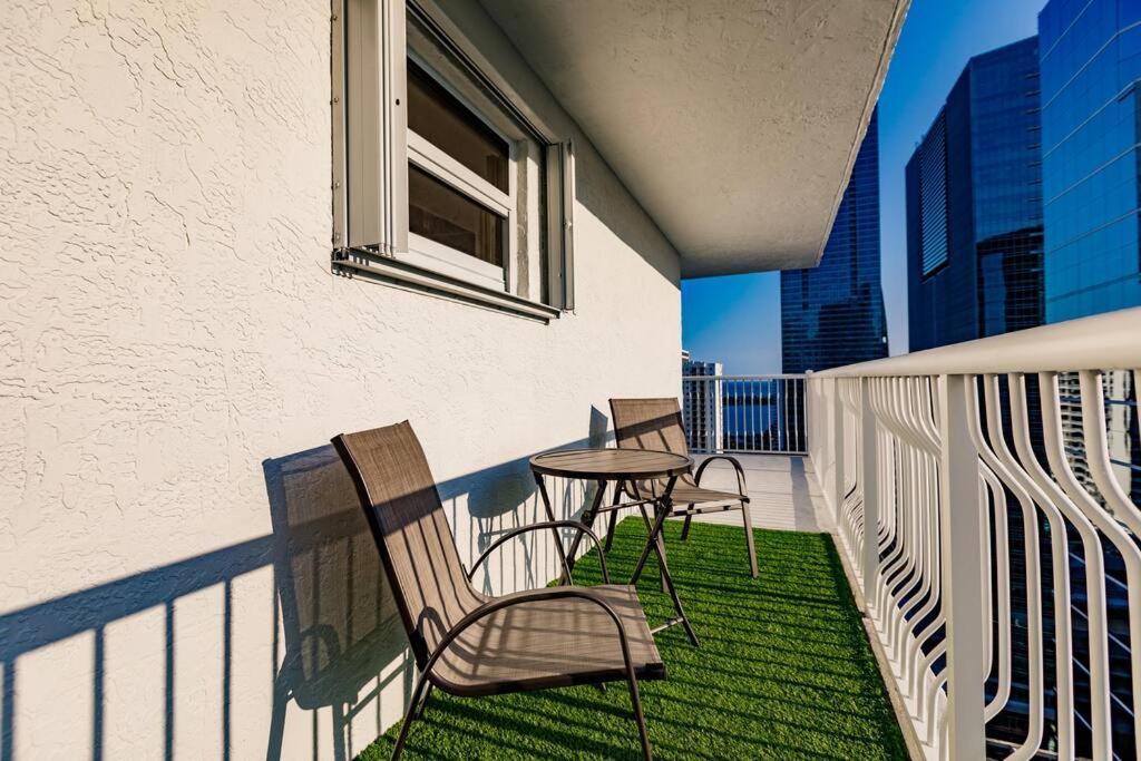 Upscale Brickell 3 Bedroom With Water Views And Free Parking Miami Luaran gambar