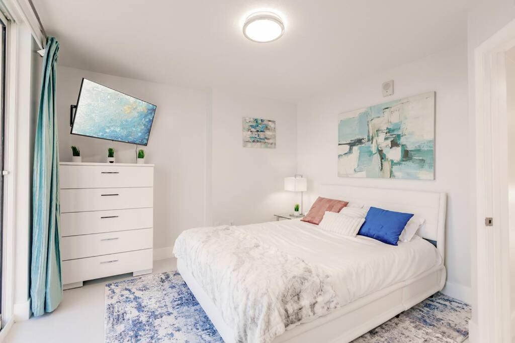 Upscale Brickell 3 Bedroom With Water Views And Free Parking Miami Luaran gambar