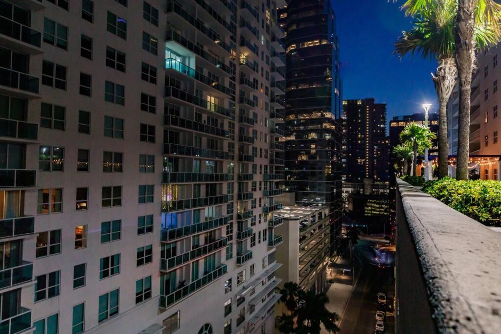 Upscale Brickell 3 Bedroom With Water Views And Free Parking Miami Luaran gambar