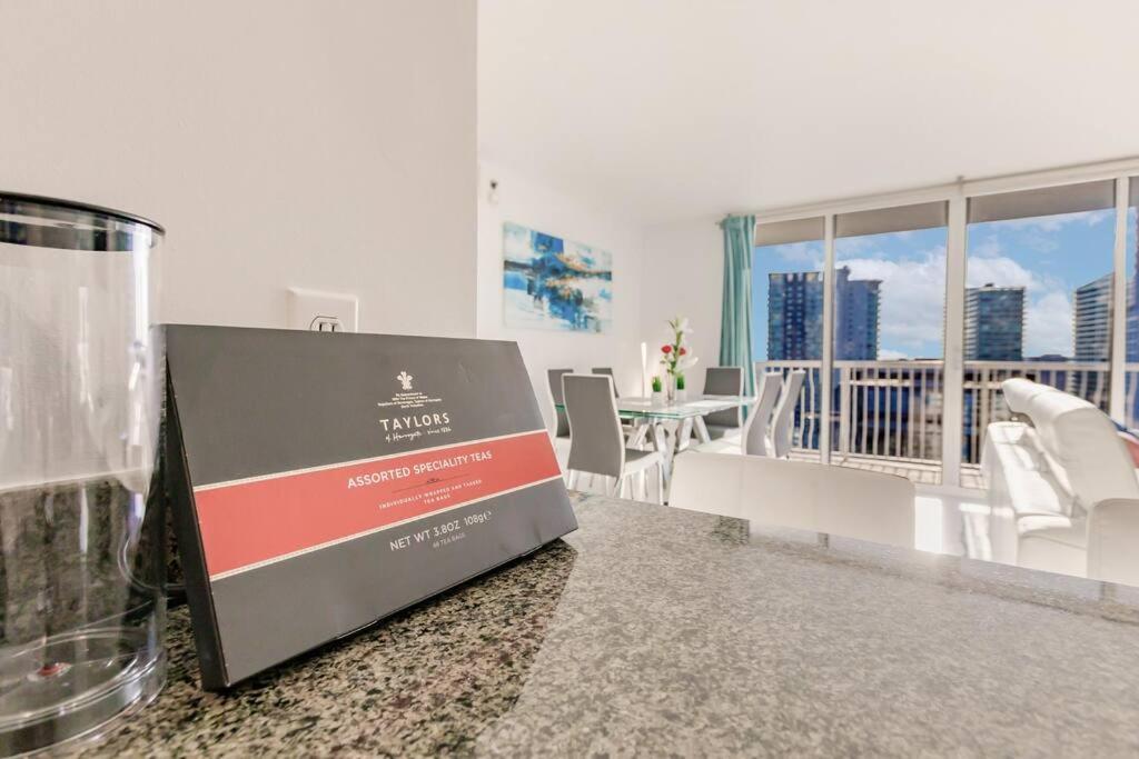 Upscale Brickell 3 Bedroom With Water Views And Free Parking Miami Luaran gambar