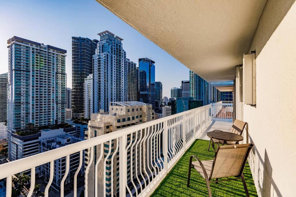 Upscale Brickell 3 Bedroom With Water Views And Free Parking Miami Luaran gambar