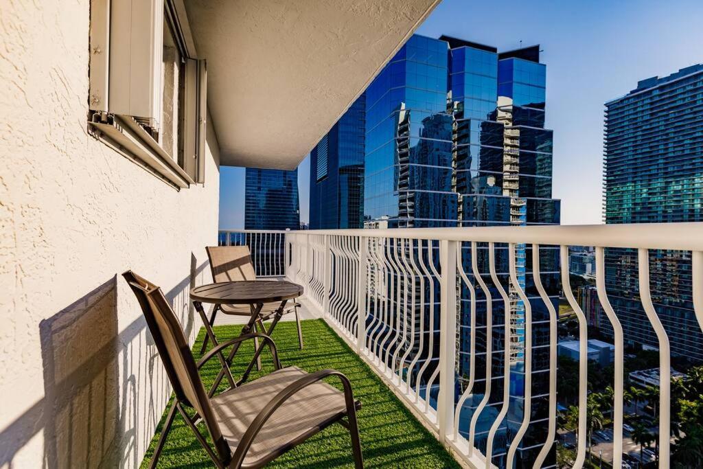 Upscale Brickell 3 Bedroom With Water Views And Free Parking Miami Luaran gambar