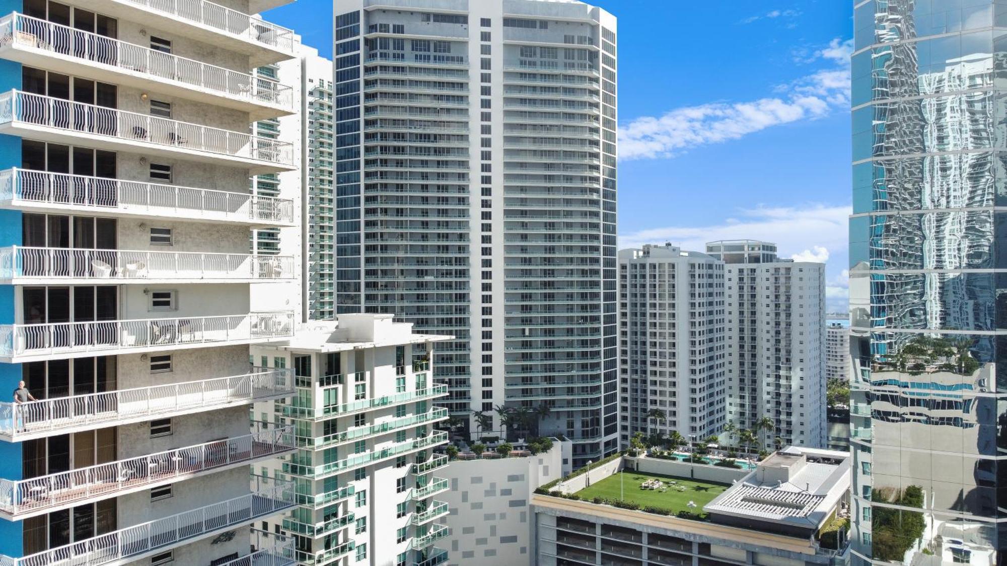 Upscale Brickell 3 Bedroom With Water Views And Free Parking Miami Luaran gambar