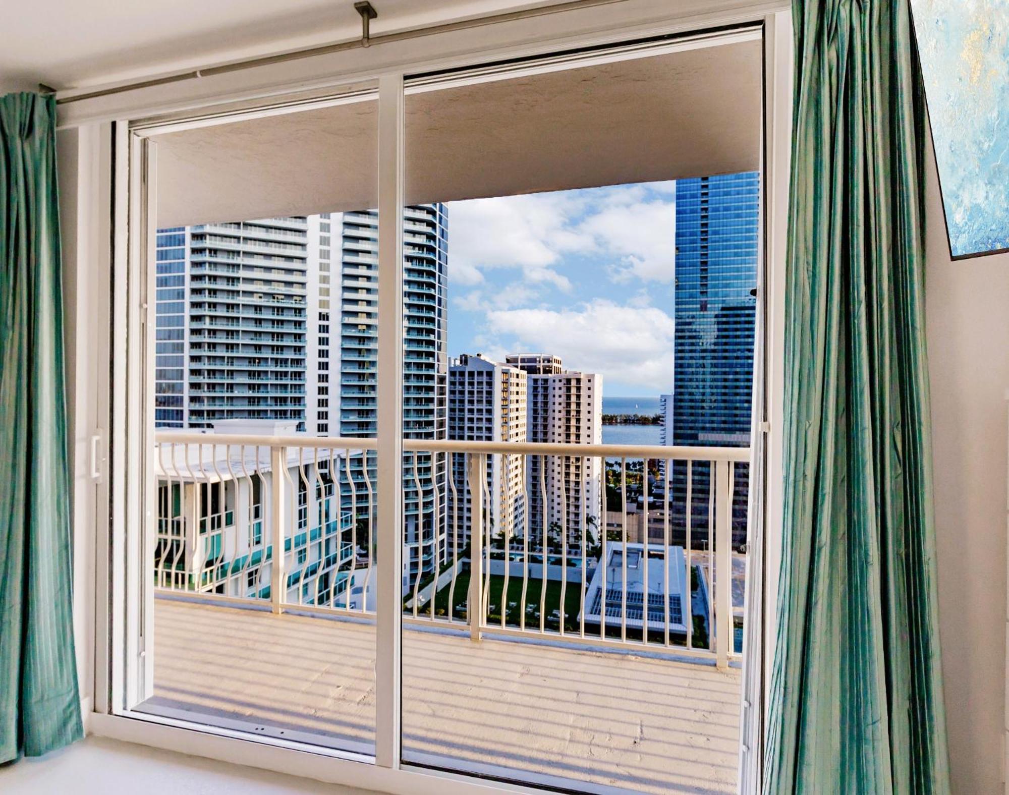 Upscale Brickell 3 Bedroom With Water Views And Free Parking Miami Luaran gambar