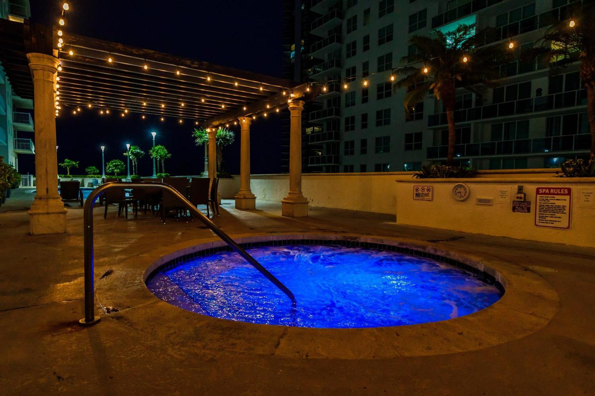 Upscale Brickell 3 Bedroom With Water Views And Free Parking Miami Luaran gambar