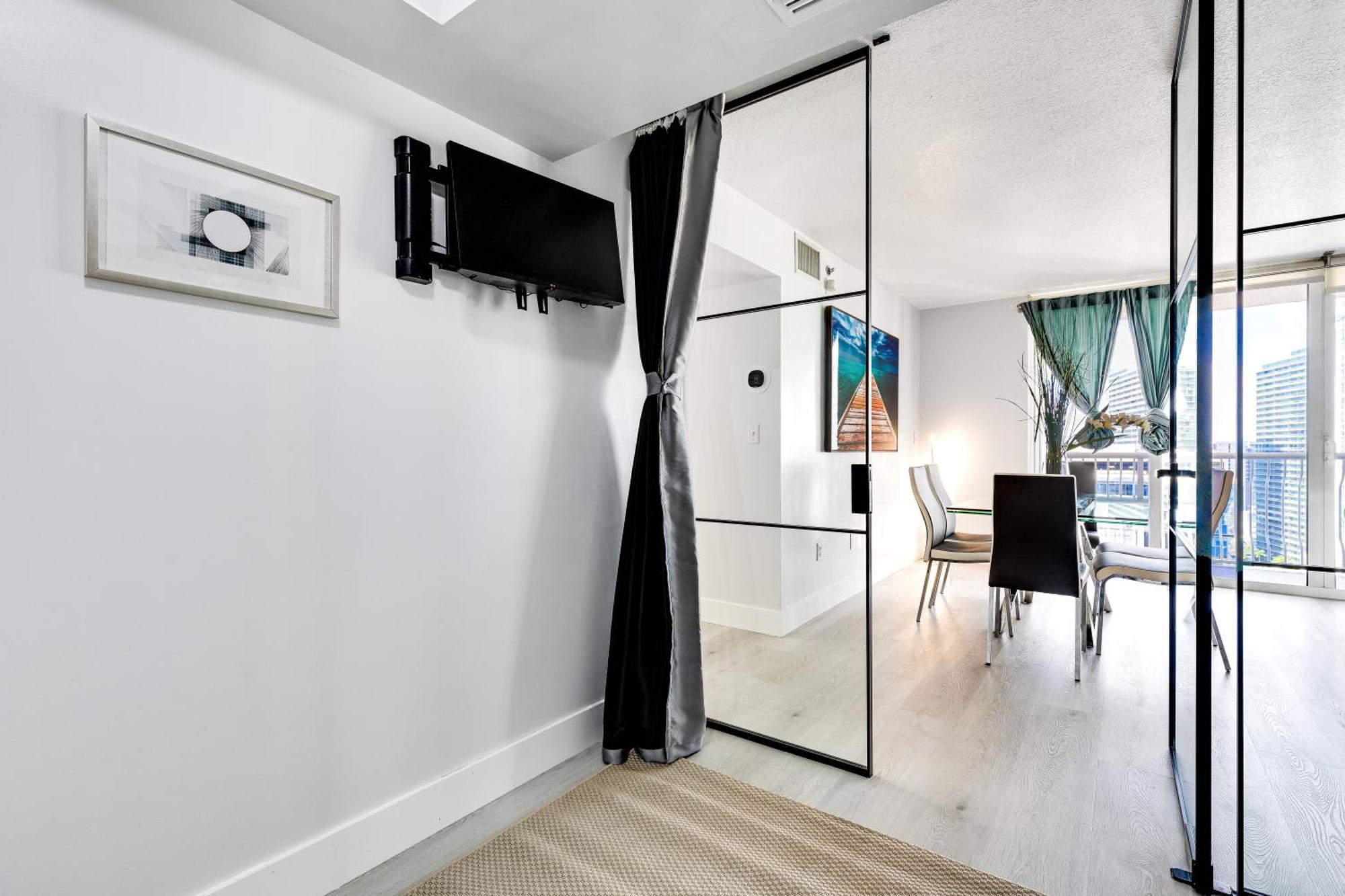 Upscale Brickell 3 Bedroom With Water Views And Free Parking Miami Luaran gambar