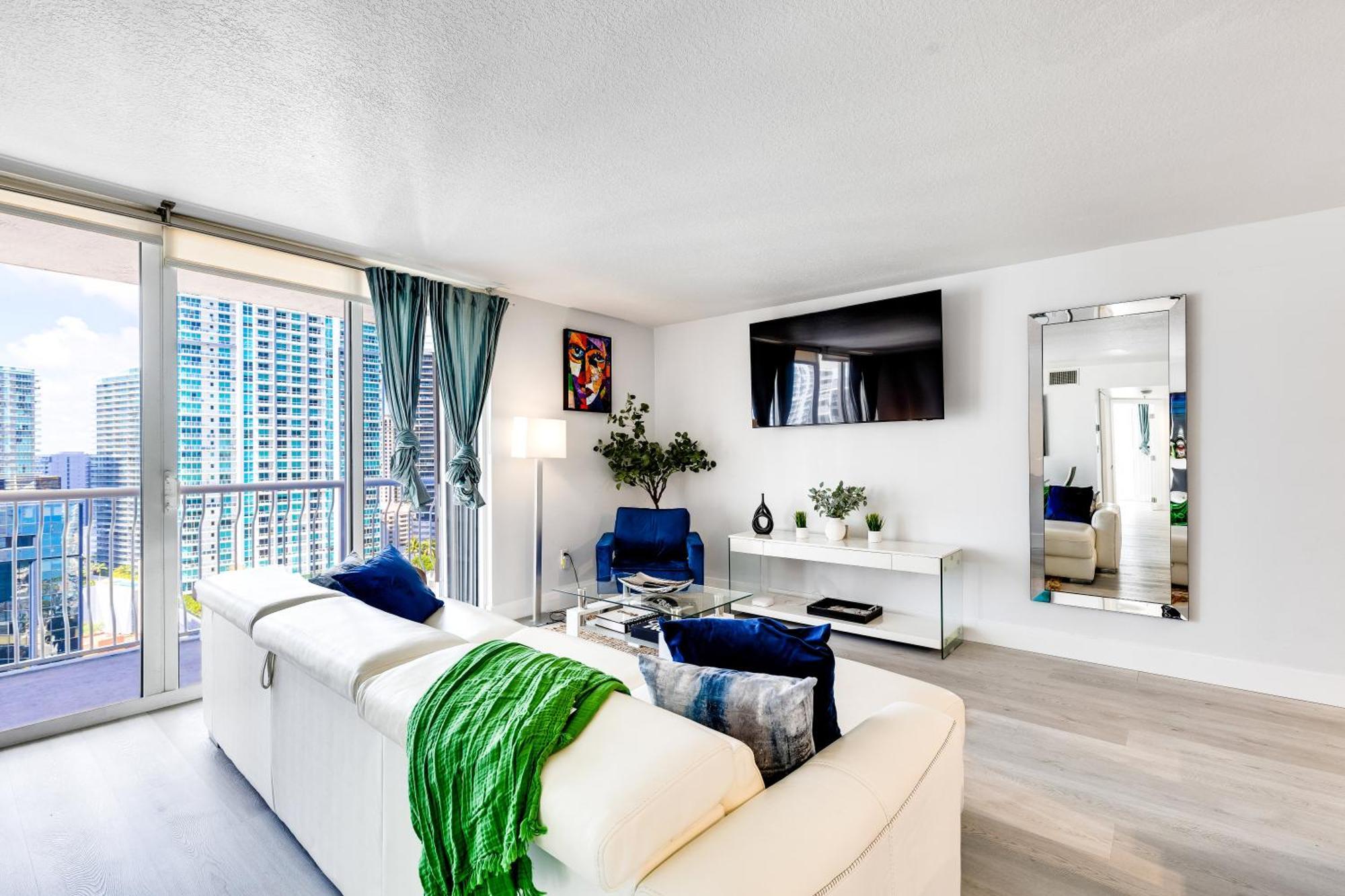 Upscale Brickell 3 Bedroom With Water Views And Free Parking Miami Luaran gambar
