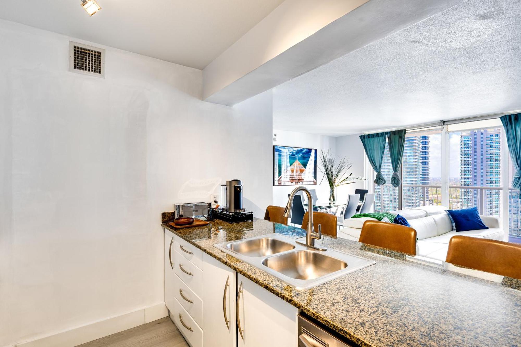 Upscale Brickell 3 Bedroom With Water Views And Free Parking Miami Luaran gambar