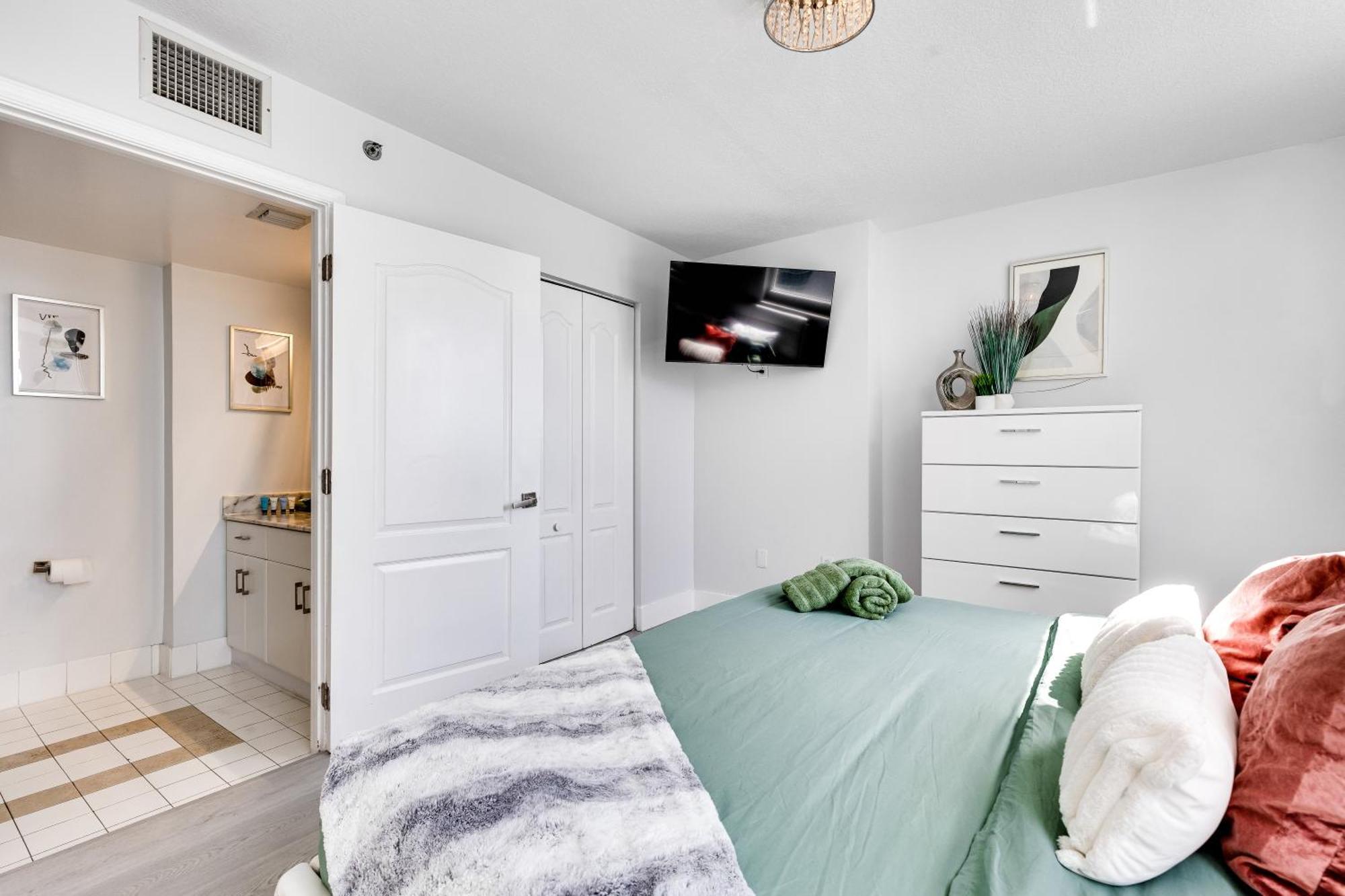 Upscale Brickell 3 Bedroom With Water Views And Free Parking Miami Luaran gambar