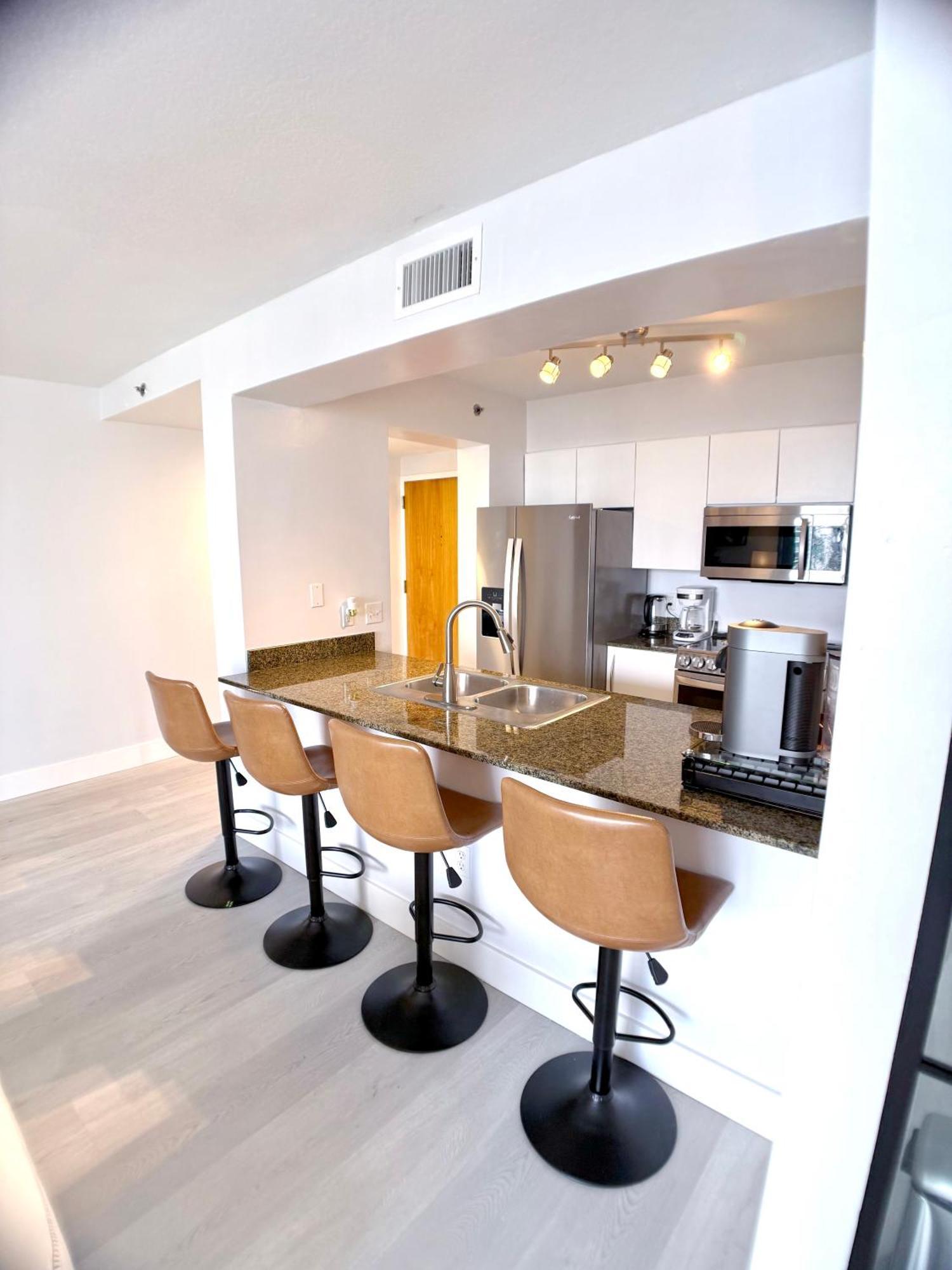 Upscale Brickell 3 Bedroom With Water Views And Free Parking Miami Luaran gambar