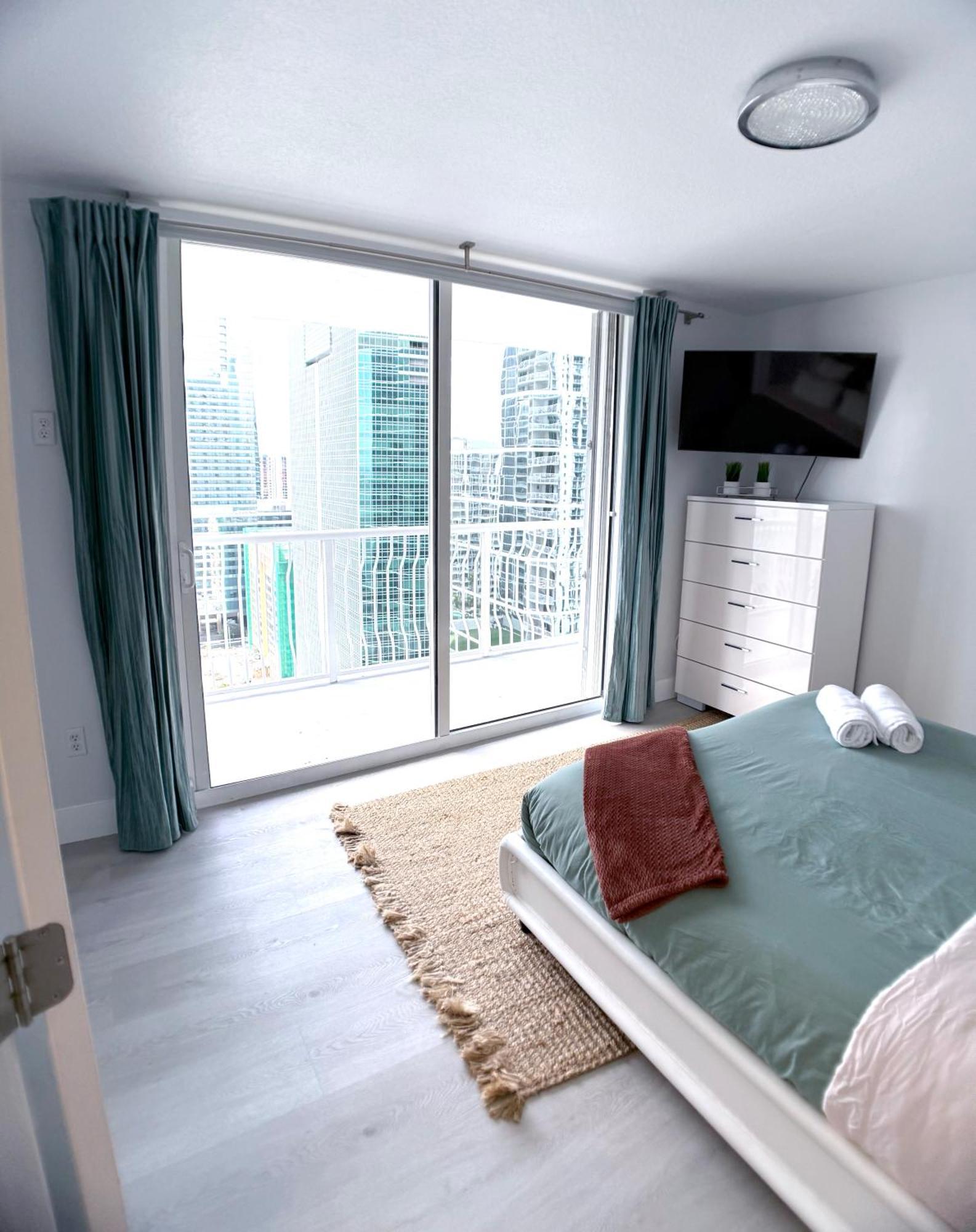 Upscale Brickell 3 Bedroom With Water Views And Free Parking Miami Luaran gambar